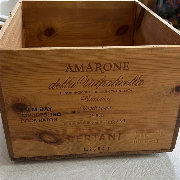 Bertani Amarone Della Valpolicella Wooden Wine Crate - Natural Wood - Picture 2 of 7